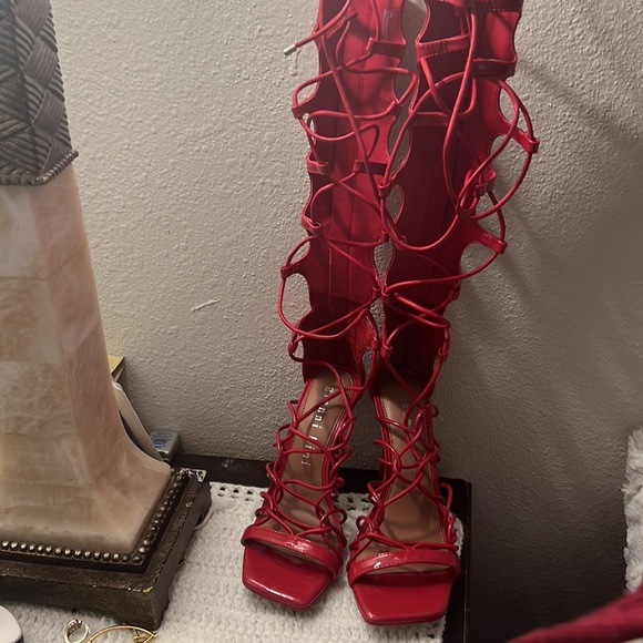 GIANNI. BINI.  Have.  2 pairs. 8 and. 7.  Only. Today 20 dollars - Picture 2 of 8